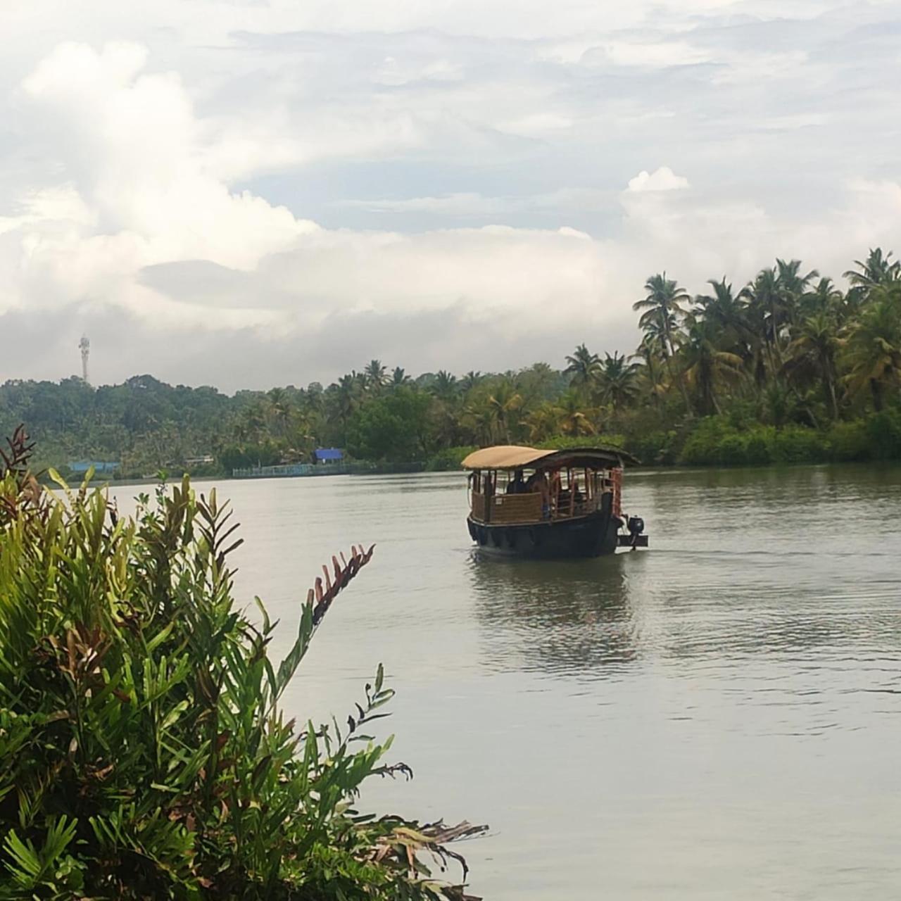 Munroe Inn Homestay Kollam Exterior foto